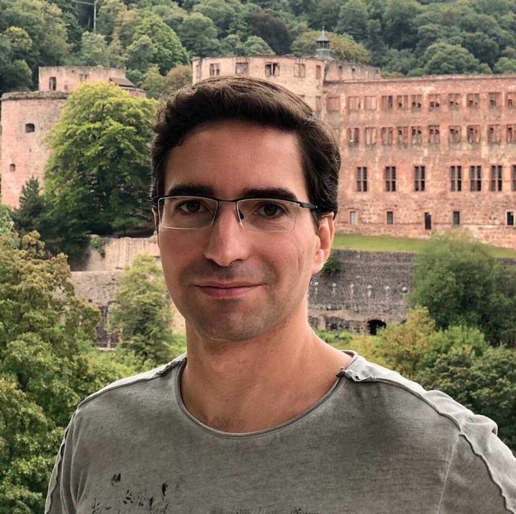 Д-р Николай Качаров