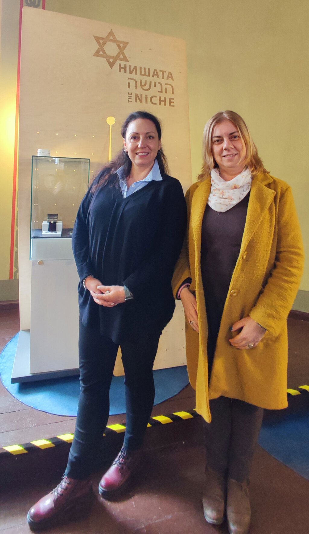 Директорът на Централната синагога Юлия Гавазова (вляво) и Стела Бехар – археолог, преводач от иврит и член на Централния израилтянски духовен съвет