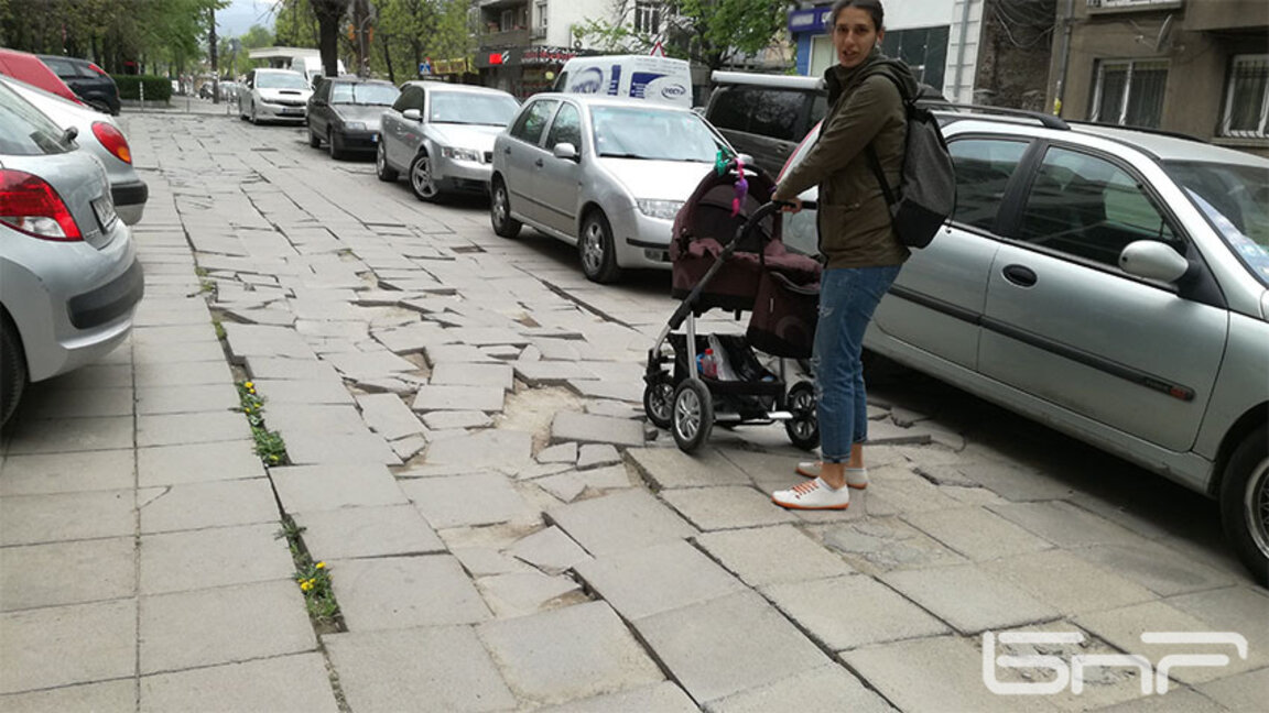 Разбитите тротоари са предизвикателство за всички