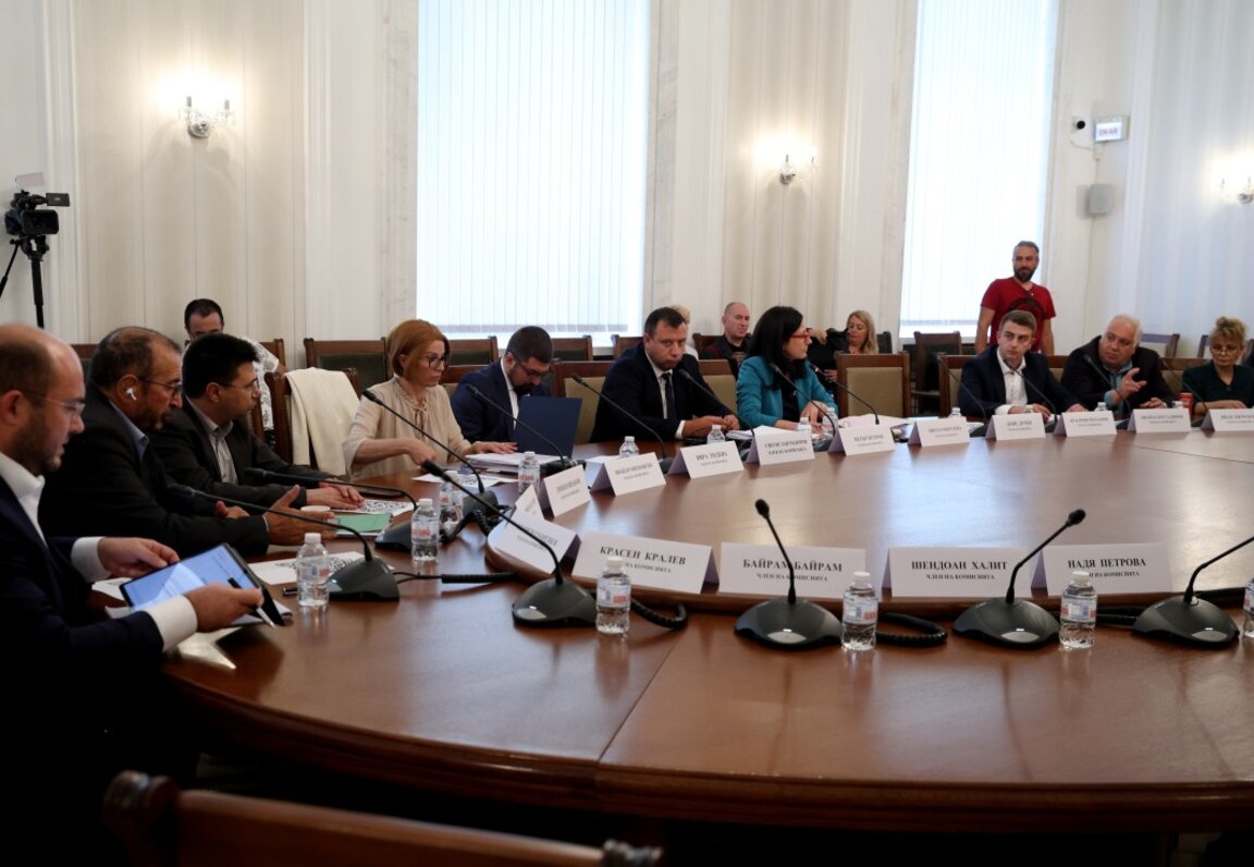 Парламентарната комисия по казуса с "Исторически парк" на "Величие" изслуша зам.-председателя на КФН