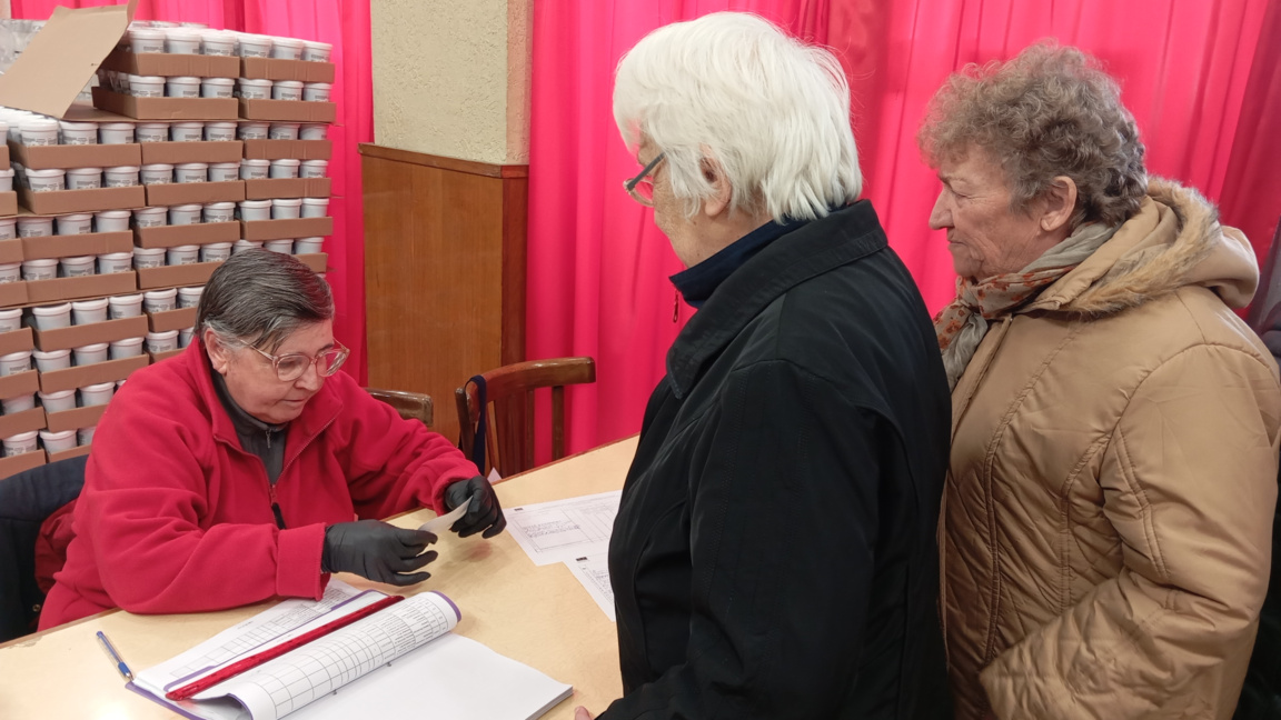 Започна раздаването на хранителни пакети за нуждаещи се в Монтанско
