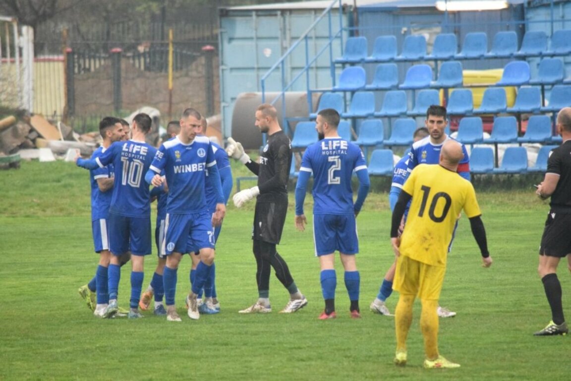 Футболистите на "Черноморец" надиграха "Гигант" с 3:0