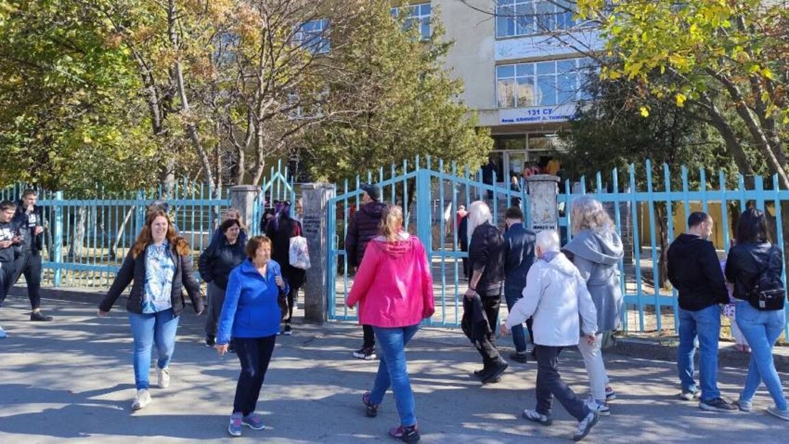 Парламентарно представените политически сили, без „Величие“ са увеличили електората си