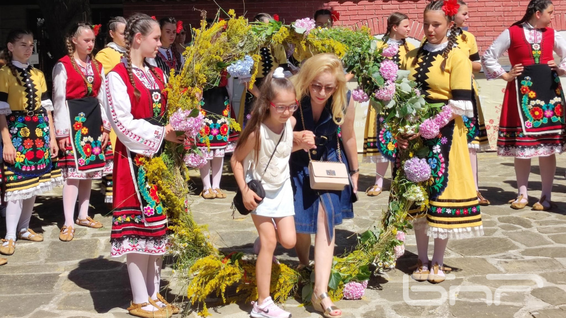 Ритуали за Еньовден пресъздадоха в Етнографския музей в Бургас 