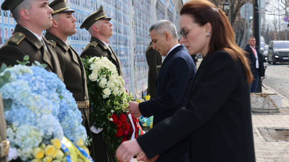 Bulgarian, Ukrainian prime ministers honour war victims in Kyiv