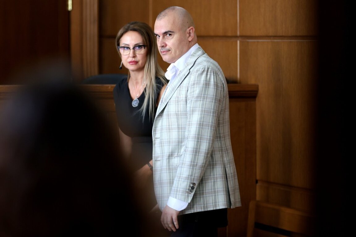 Съдът не даде ход на делото за плагиатство срещу адв. Петър Илиев