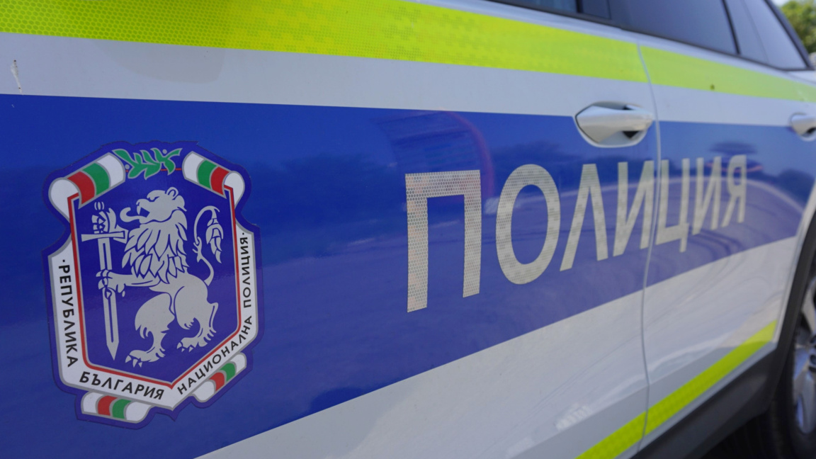 Трима задържани след вандалска проява на паркинг пред хотел в Златни пясъци