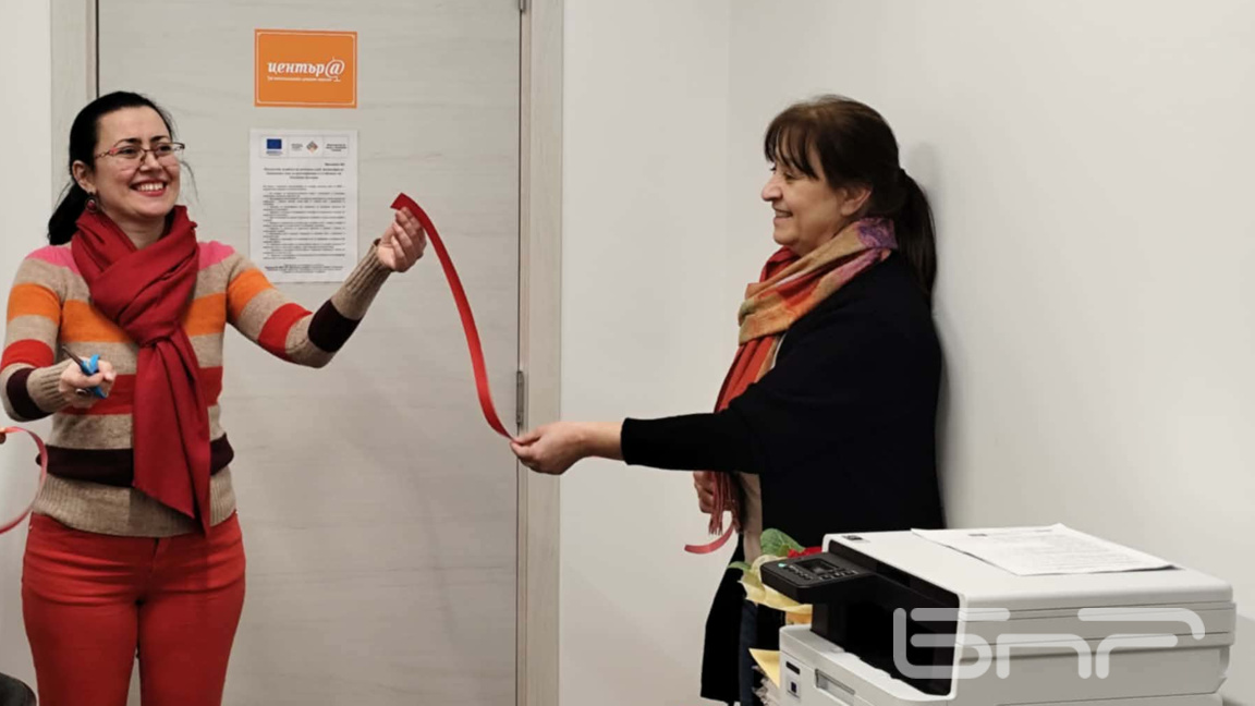 Откриха дигитален клуб в читалището в кв. Долно Езерово 