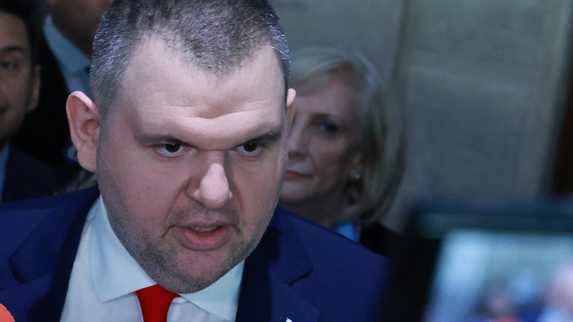 Оставката на правителството влезе в парламента. Какви са реакциите? Делян Пеевски