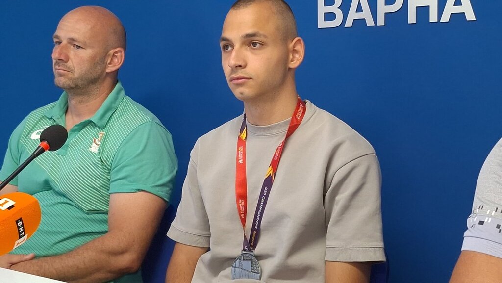 Християн Касабов показа сребърния медал от Европейското първенство     (ВИДЕО)