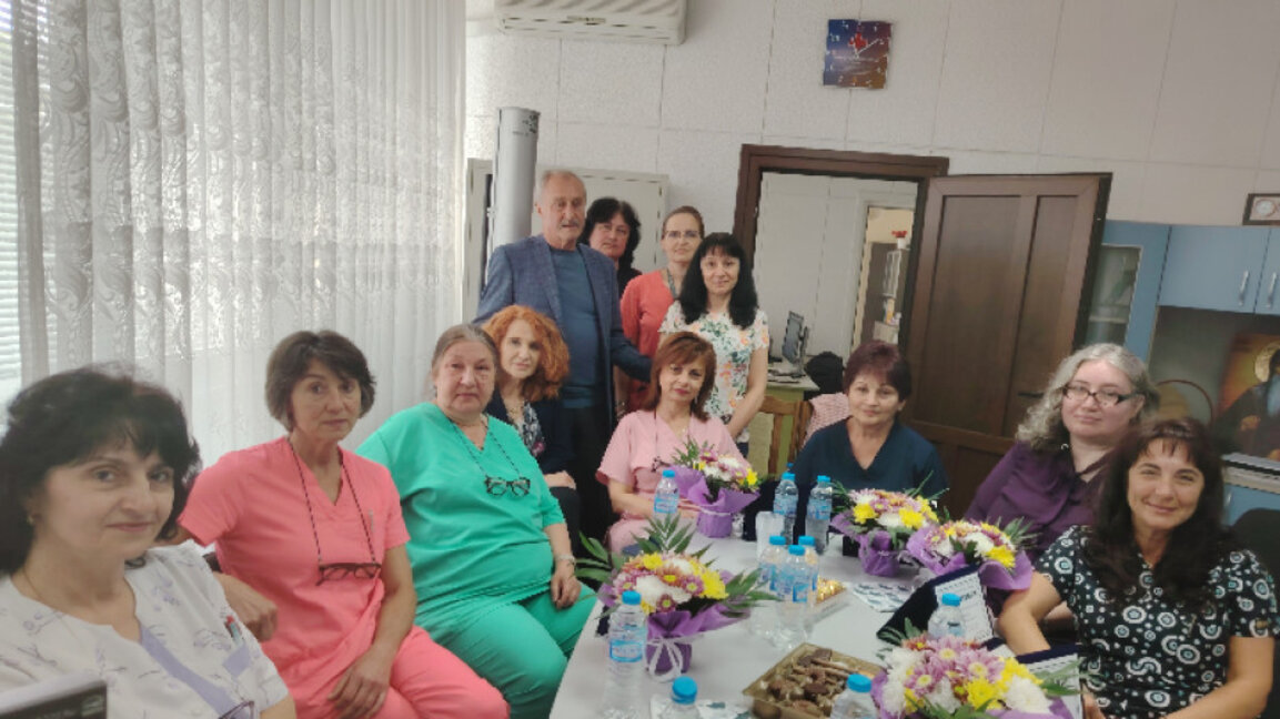 Наградиха медицински сестри с дългогодишен опит