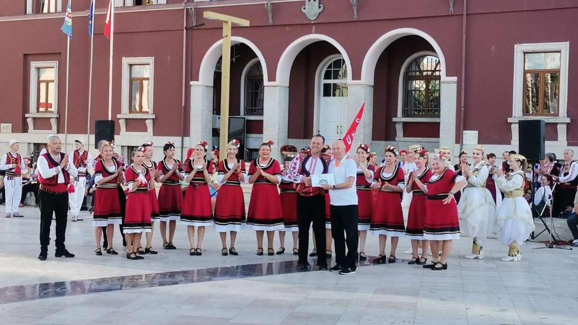 Festë folklorike bashkoi Bullgarinë dhe Shqipërinë në Durrës