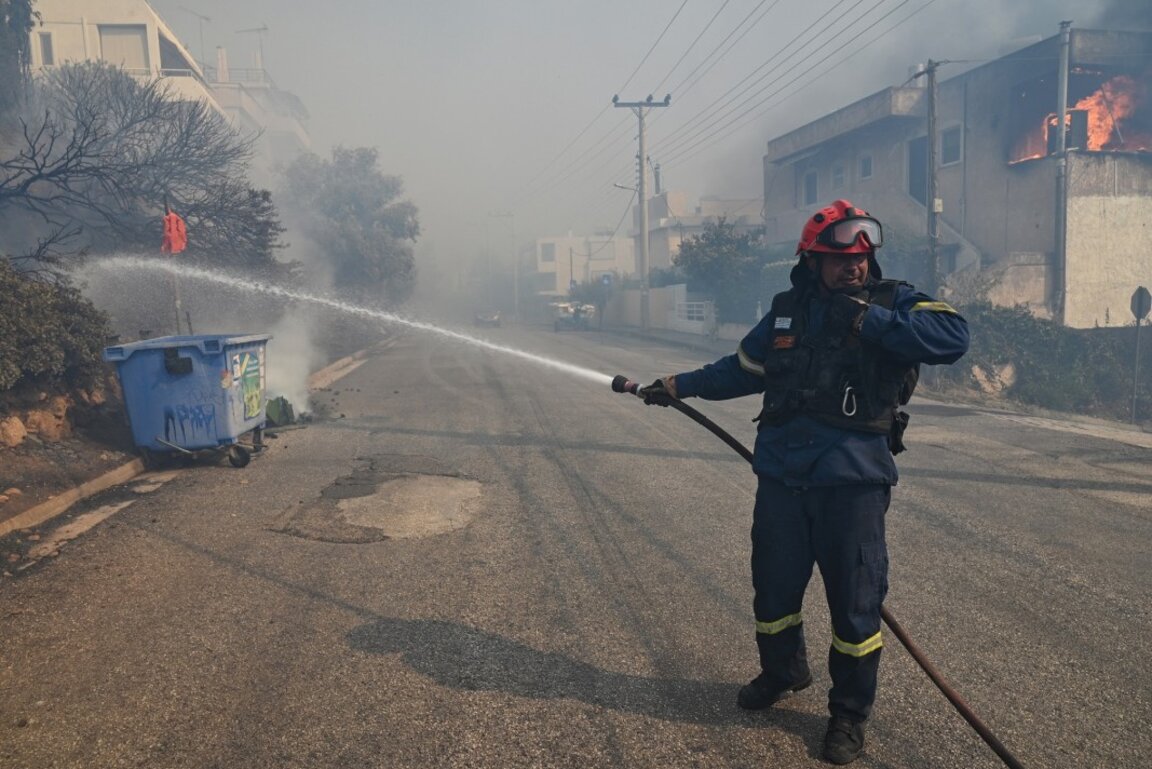 Високи глоби и арести за причиняване на пожар в Гърция