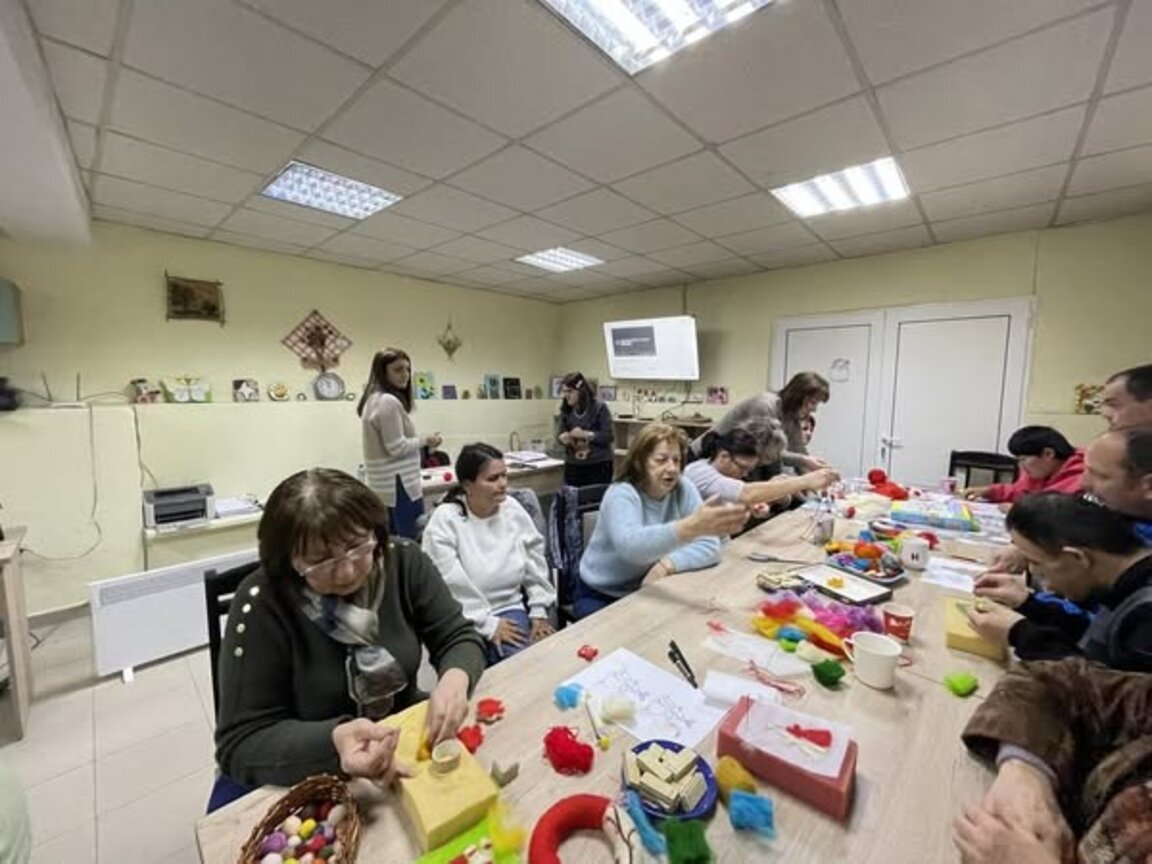„Работилничка за мартеници“ в Центъра за социална рехабилитация в Разлог
