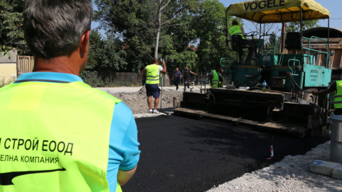 Асфалтиране на улици в "Люлин" (архив от 2019 г.)