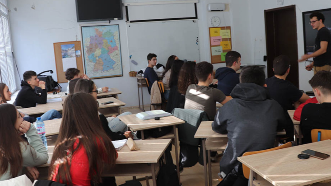 Ученици от цялата страна ще повишават финансовата си грамотност