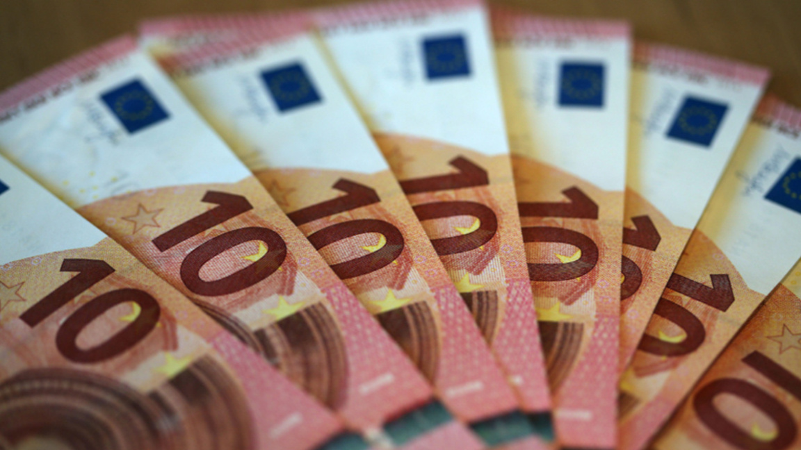 Заплащането на работниците - с 12% спад, на директорите скок с 54%