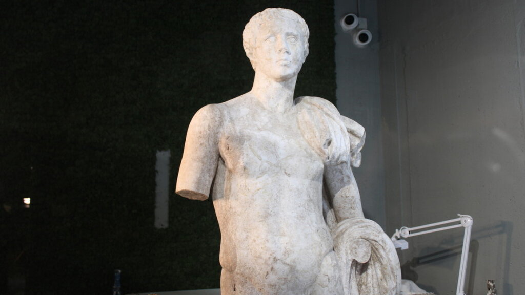 Presentada la segunda estatua masculina restaurada de Heraclea Síntica