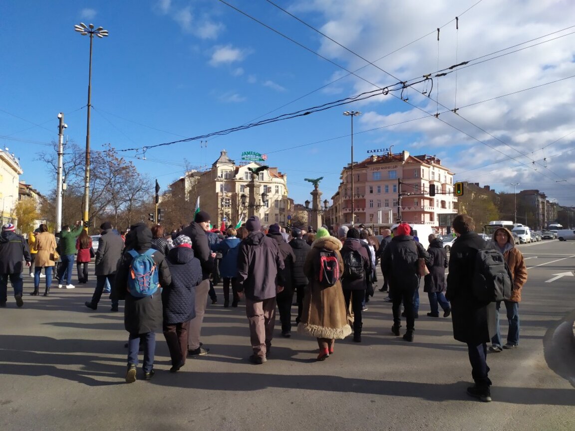 Протестиращи срещу демонтирането на Паметника на съветската армия блокираха Орлов мост