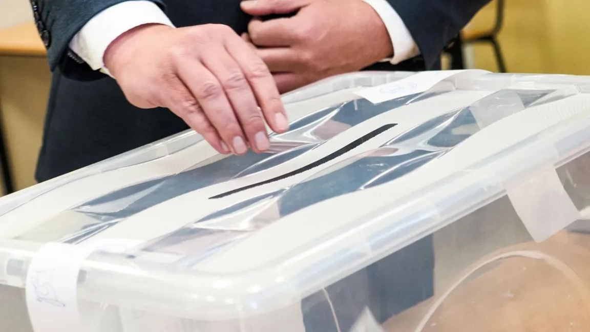  Двойката Йотова - Вълчев водят убедително за президентския вот