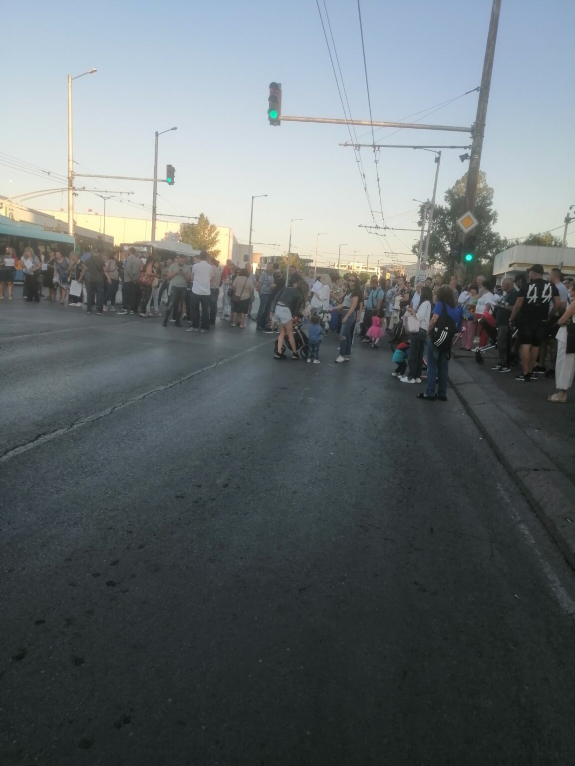 Нов протест на жители на столичния кв. "Дружба 2" срещу ремонта на топлопреносната система