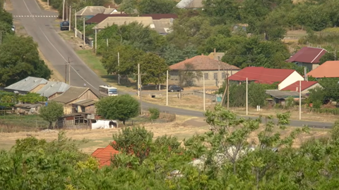 Българи, албанци и гагаузи съжителстват в сговор в украинското село Каракурт 