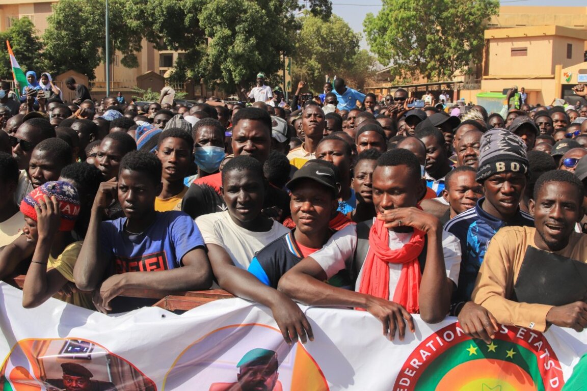 Привърженици на хунтата в Нигер приветстват напускането на ECOWAS, 29 януари 2025 г.
