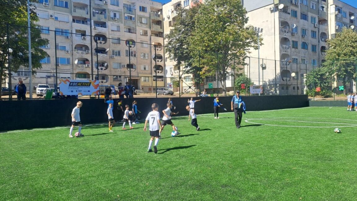 Откриха многофункционална спортна площадка в Кърджали