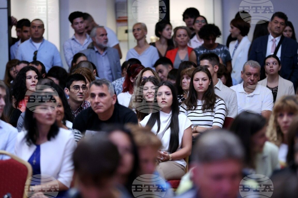 150 зрелостници получиха отличието "Национална диплома"