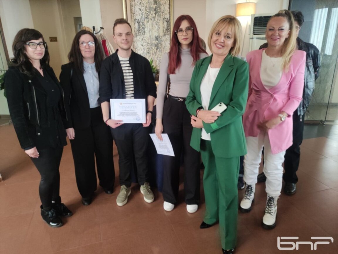 Мая Манолова покани на публичен дебат кандидатите за омбудсман на България