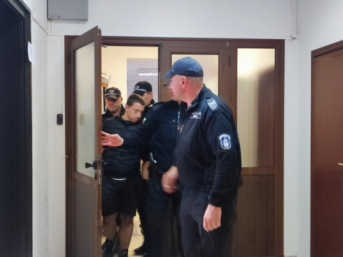 Съдът в Ямбол остави в ареста 19-годишния, който простреля момче с пневматичен пистолет