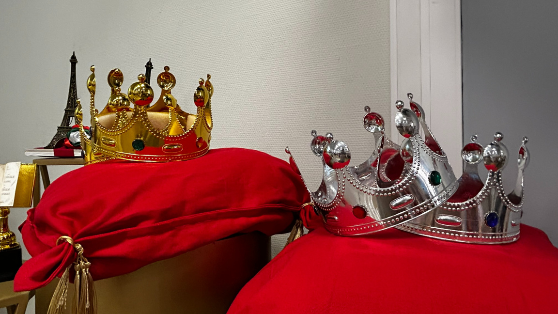 Les couronnes du Roi et de la Reine des lettres