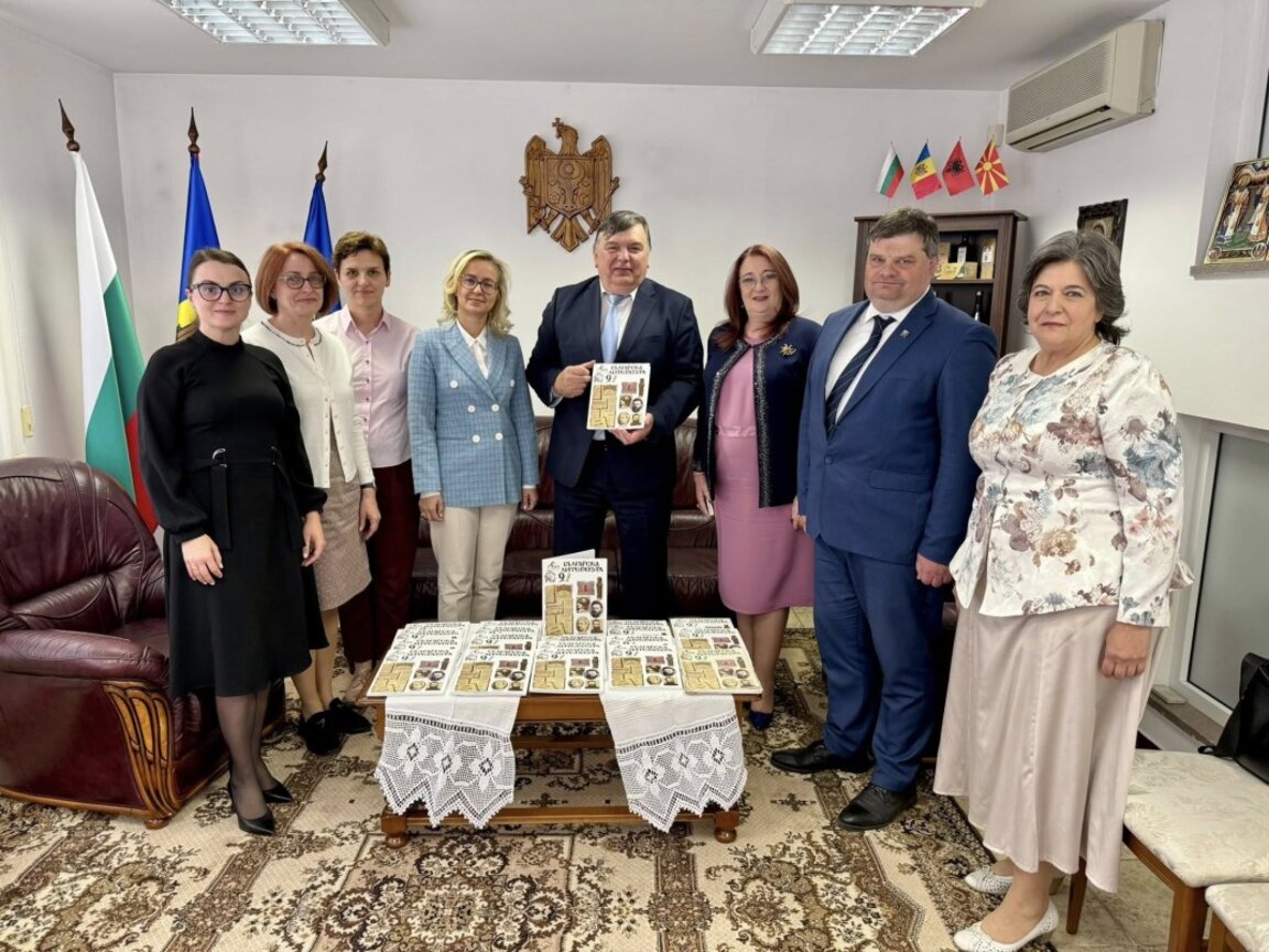България предостави нови учебници по български за българчетата в Молдова