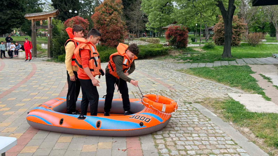 13 отбора мериха сили в състезанието "Млад спасител" в Стара Загора 