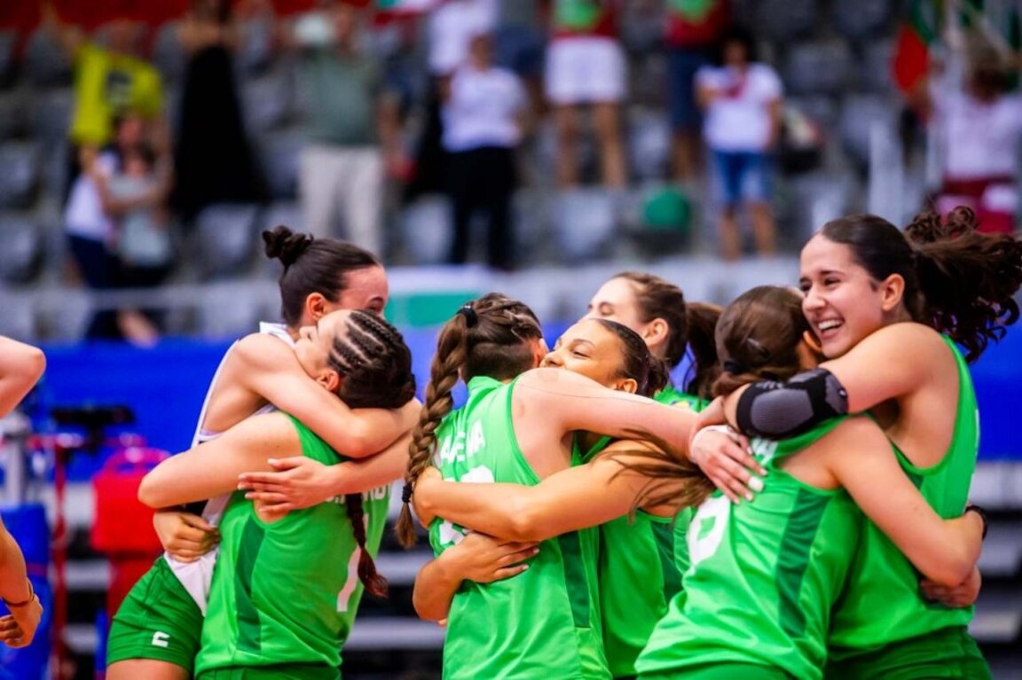 Волейболистките от националния отбор на България за девойки под 19 години се класираха на полуфиналите на световното първенство