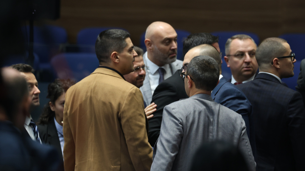 Сбиване прекъсна заседанието на НС