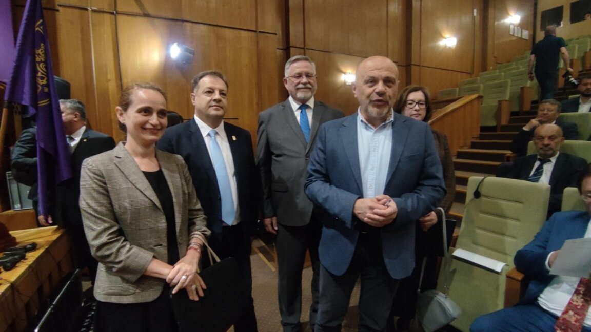 Ръководителката на представителството на ЕК в София Йорданка Чобанова, кметът на Велико Търново Даниел Панов, посланикът на Полша и Мачей Шимански вицепремиерът Томислав Дончев (отляво надясно)