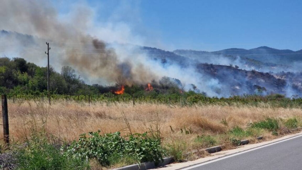 La Bulgarie lutte sans relâche contre deux grands foyers d'incendies...