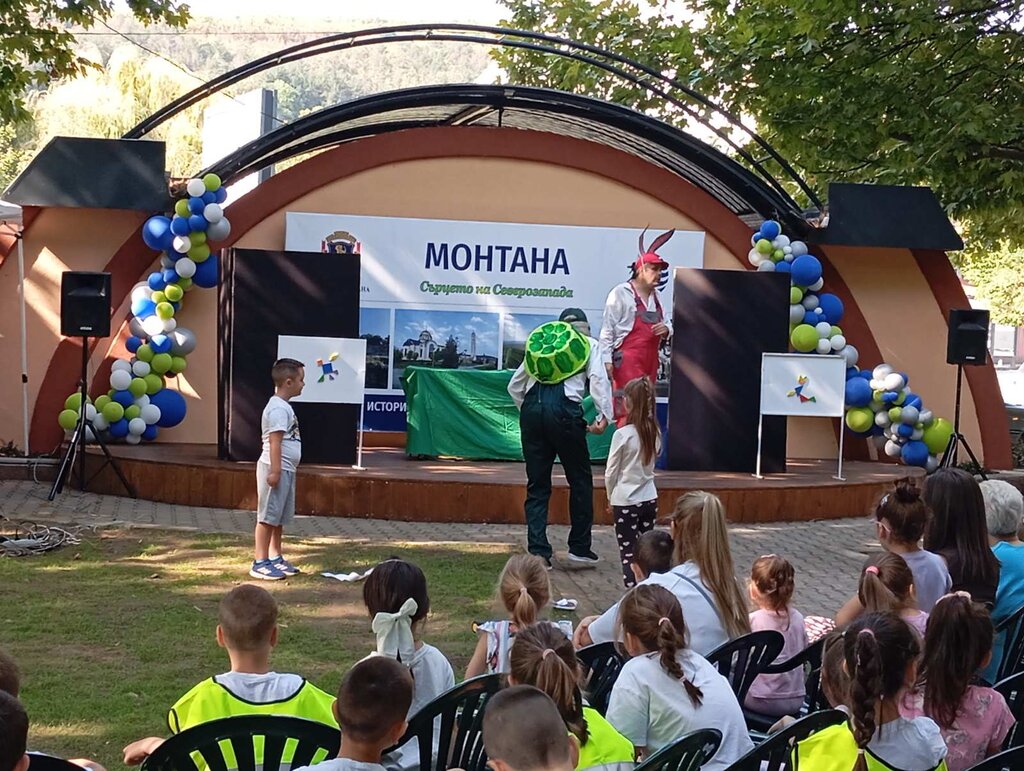 Драматичният и куклен театър в Монтана с представления на открито