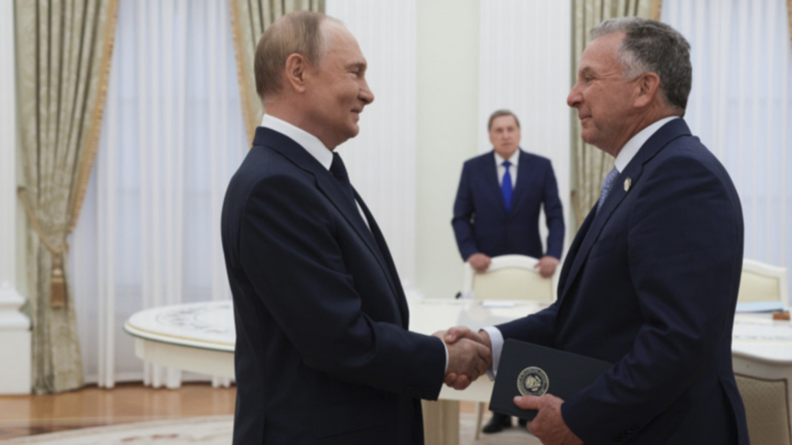 Путин се ръкува с Уиткоф - Москва, 6 август 2025 г.