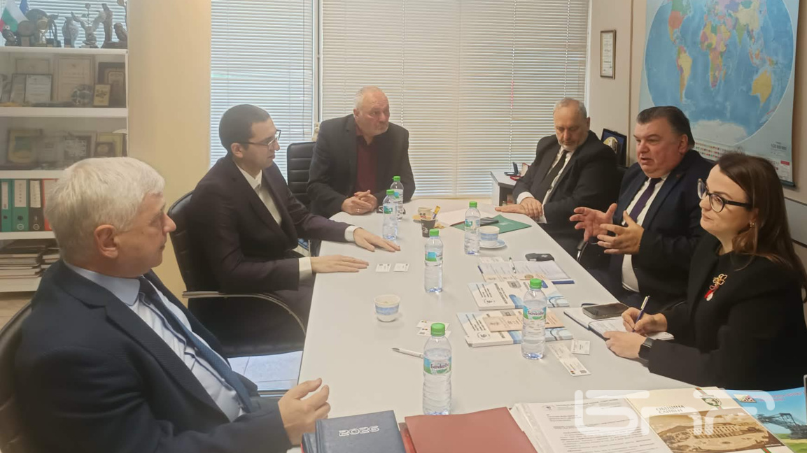 Н.Пр. Емил Жакота /вторият отляво надясно/ на посещение в ТПП Стара Загора