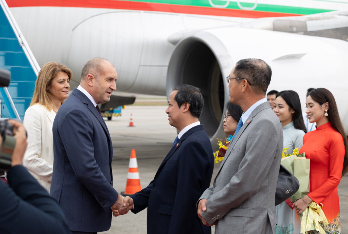 Desislava Radeva și Rumen Radev în Vietnam