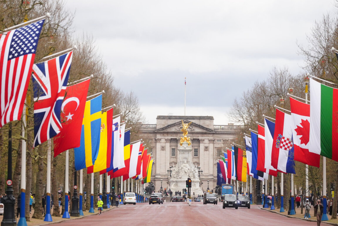 Подготовка за честване на годишнината на НАТО в Лондон, 3 април 2024 г.