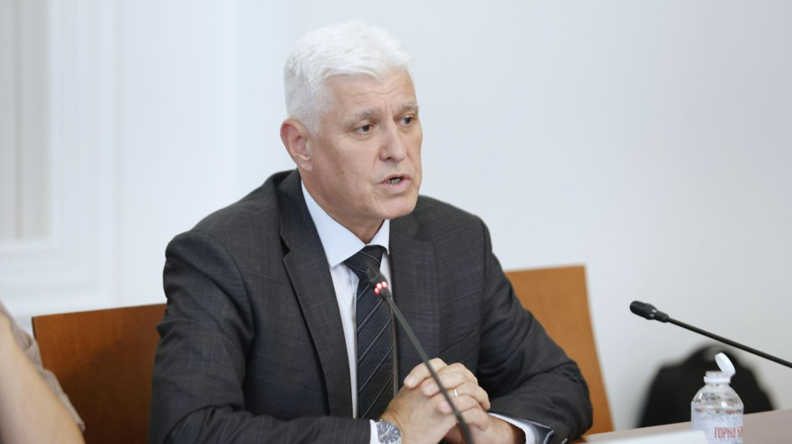 Defense Minister: The situation in the Air Force is complicated