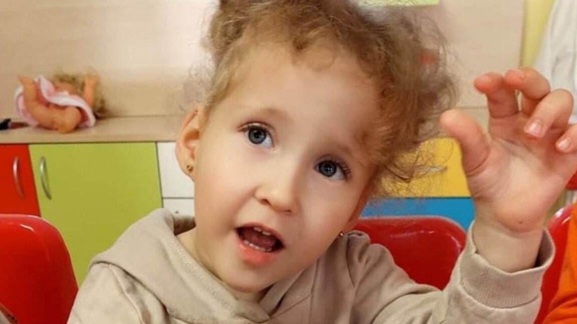 "Всяка стотинка е важна!" Димитра е с ДЦП и се нуждае от постоянна рехабилитация