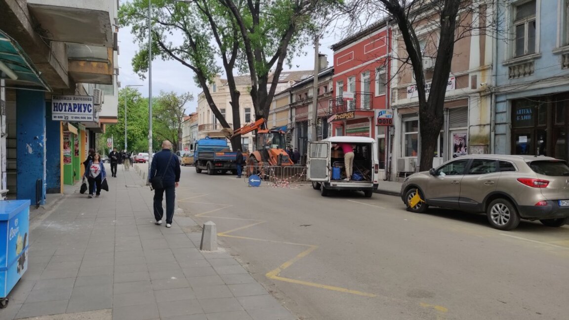 ВиК ремонт затруднява трафика в центъра на Видин