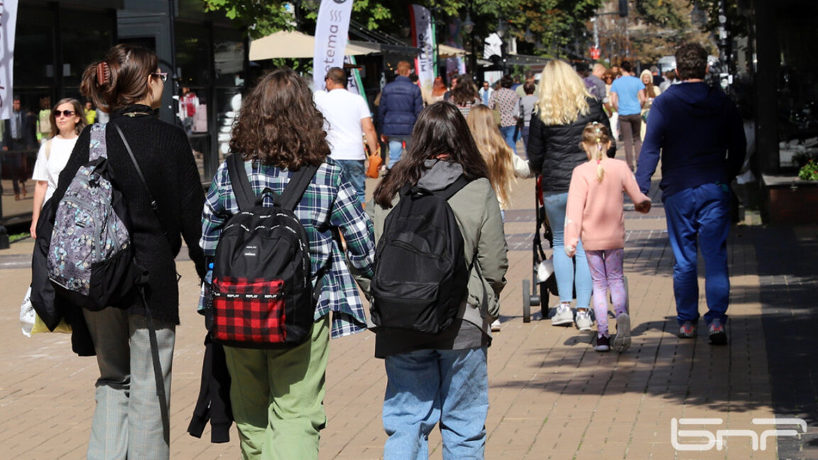 Në vitin 2024 popullsia e vendit është ulur me 8121 persona