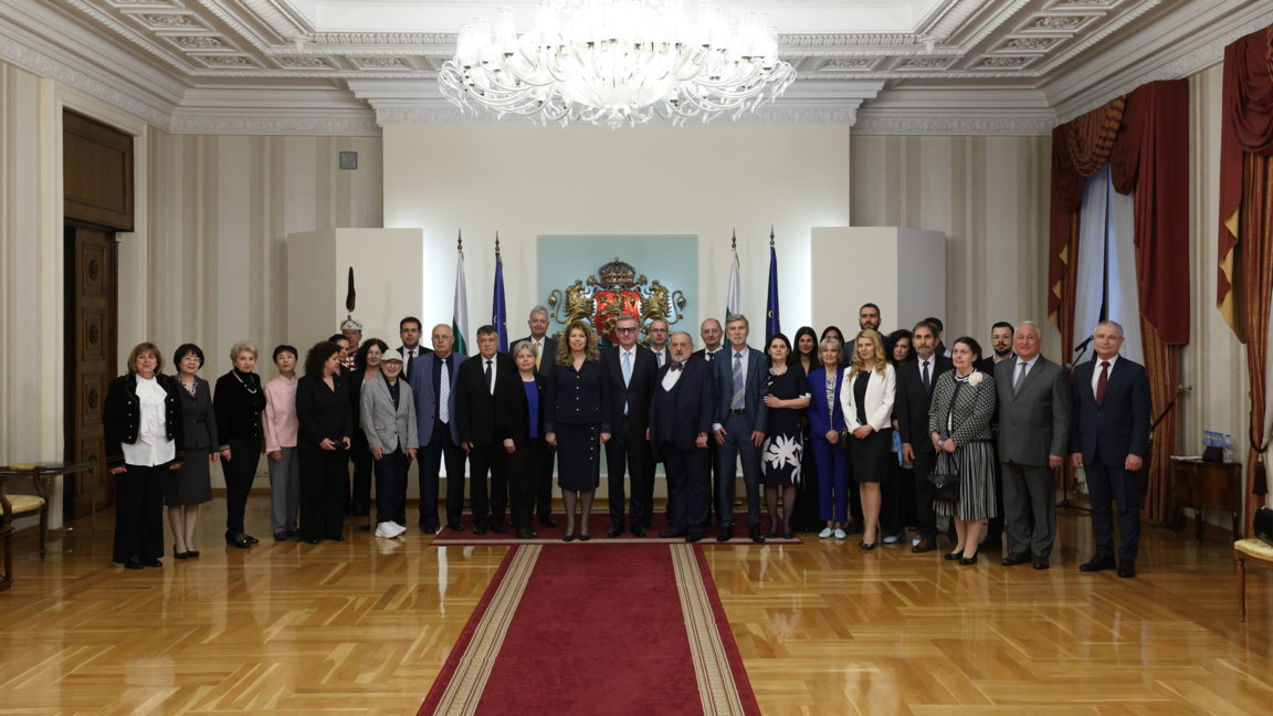 Iliana Yotova entregó la Insignia de Honor a destacadas figuras