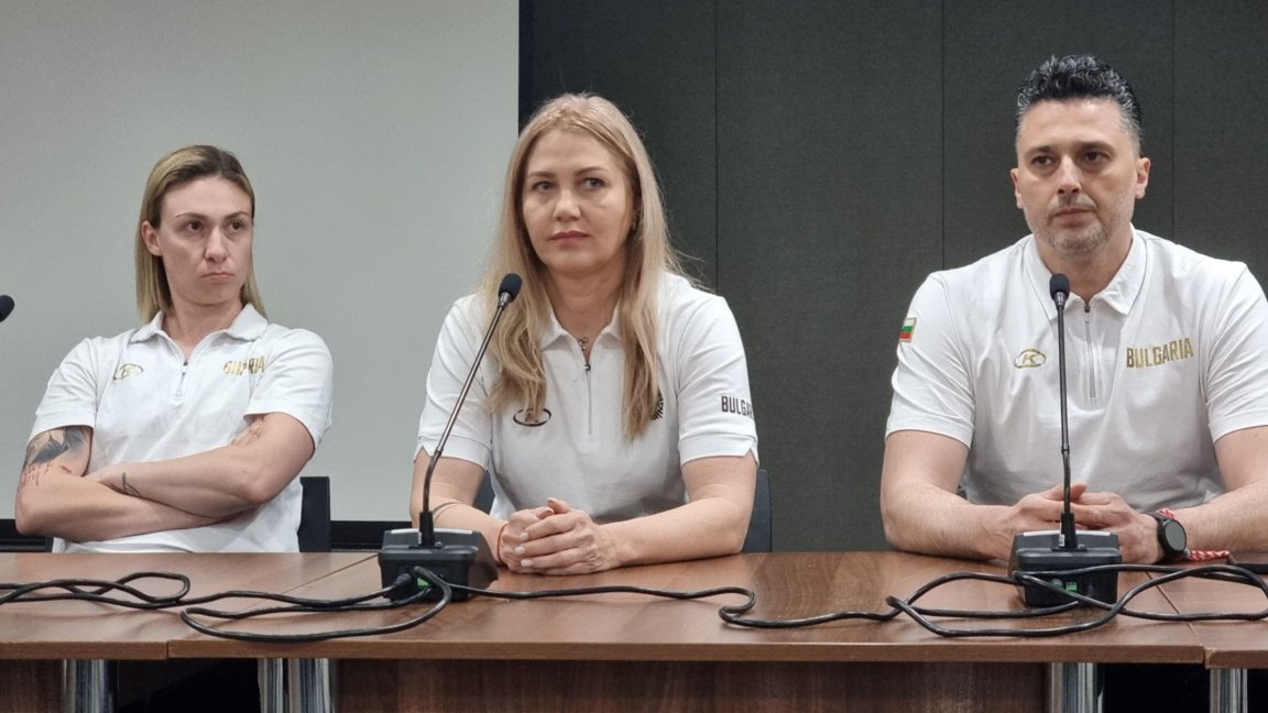 Таня Гатева (в средата), Матея Тавич и Мануел Марков.