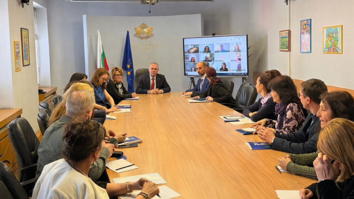 МОН ще работи за по-широко присъствие на българистиката зад граница